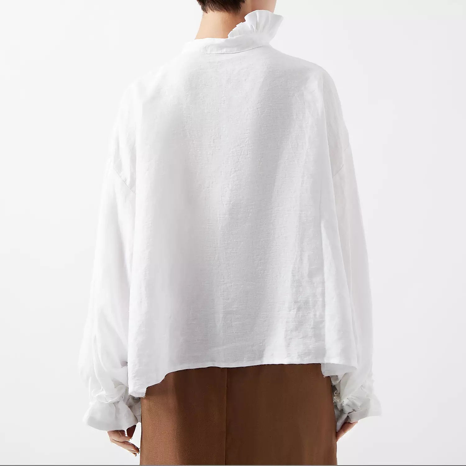 MARSHMALLOW- WHITE | An updated colourway of our favourite 'Marshmallow Blouse' for AW23- created in a luxurious white linen, this one is a play on the classic white linen shirt. Like many of our styles, this one can be worn with buttons to the front or t