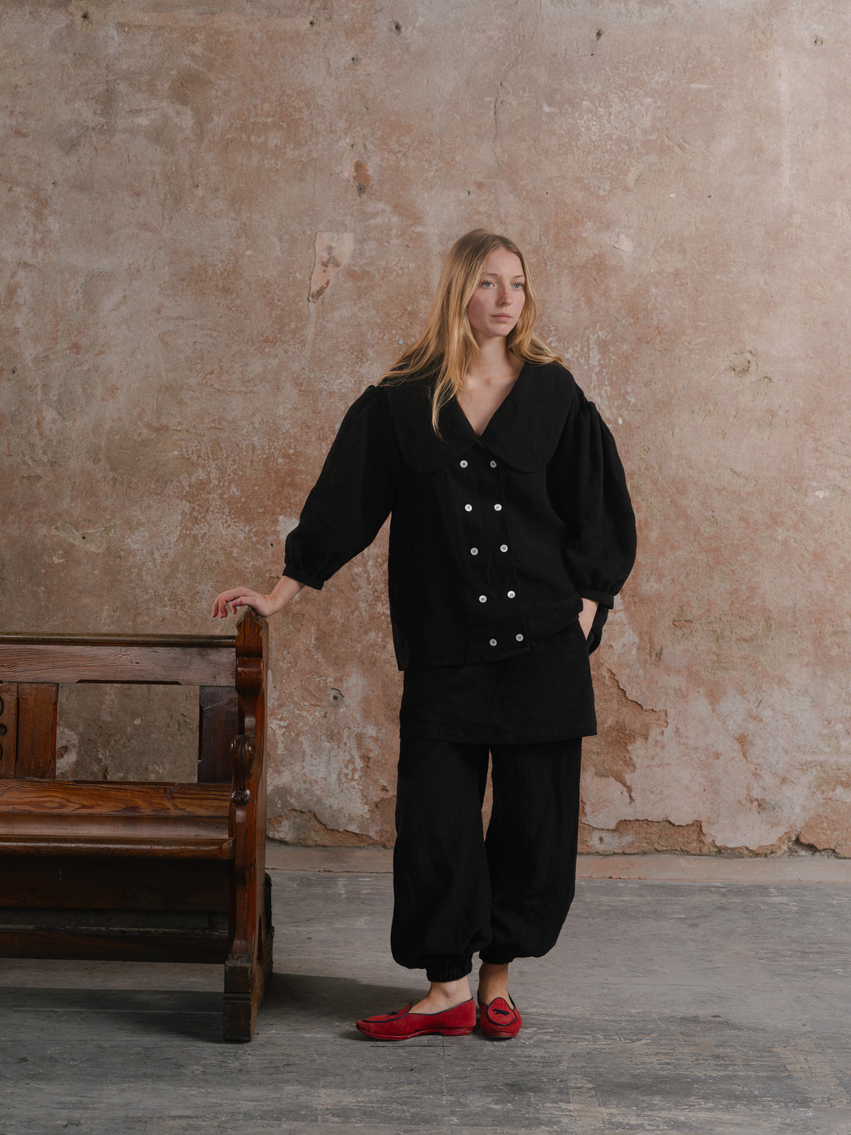 Theresa Shirt; Off Duty Joggers in black