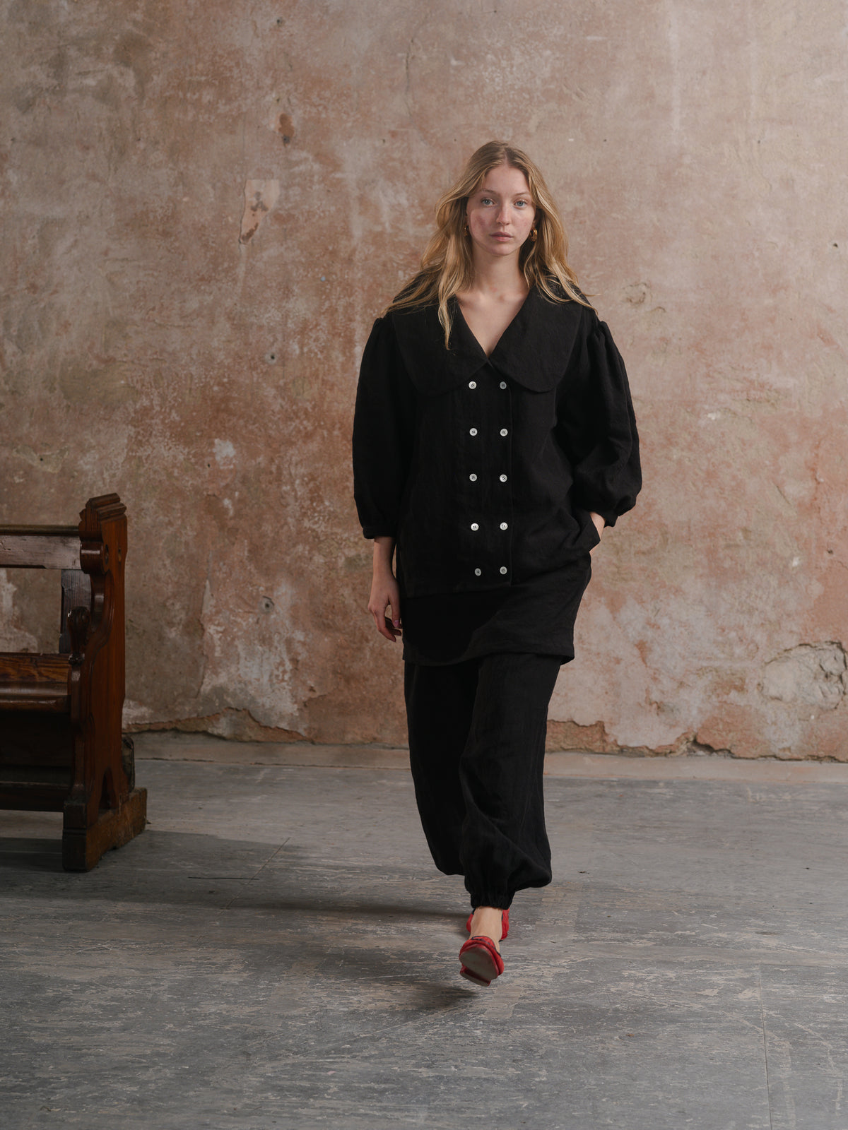 Theresa Shirt; Off Duty Joggers in black