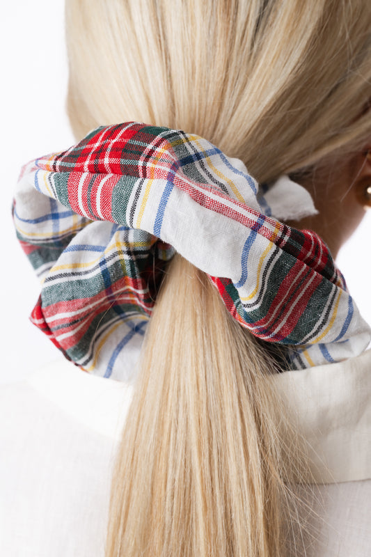 NOSTALGIC TARTAN SCRUNCHIE