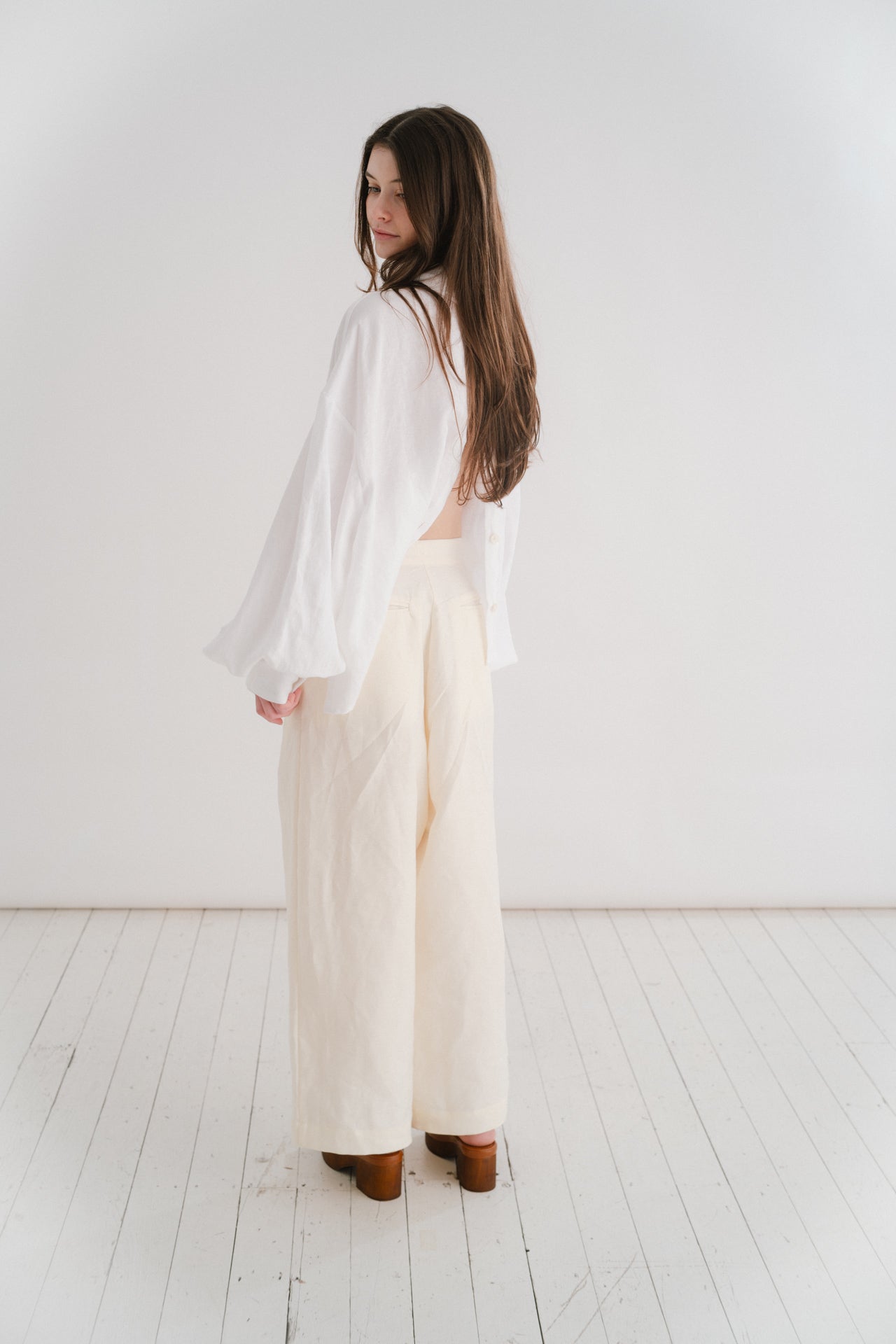CADHLA SHIRT | WHITE | Relaxed, elegant and versatile. Cadhla - an Irish name translated as beauty. A Kindred favourite, and our first ever piece, this shirt examplifies the easy-wear ethos of the brand. Wear on one side with buttons for a beautiful dayti