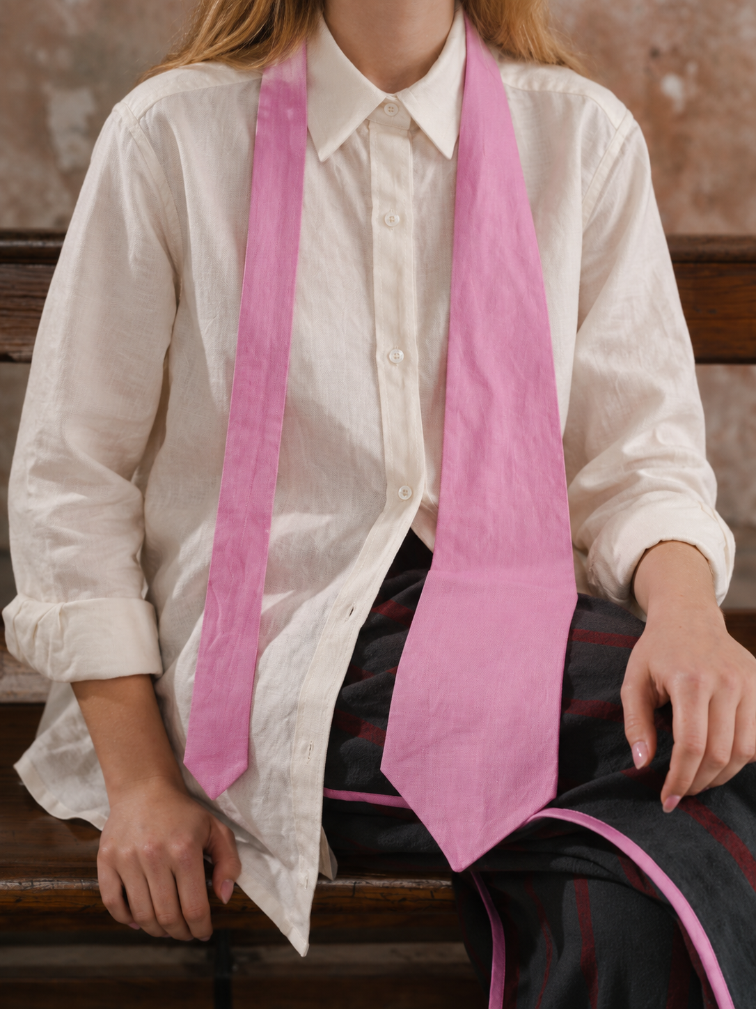 Dad’s Tie in Loinnir Pink worn loose, showing the pointed ends and beetled linen texture
