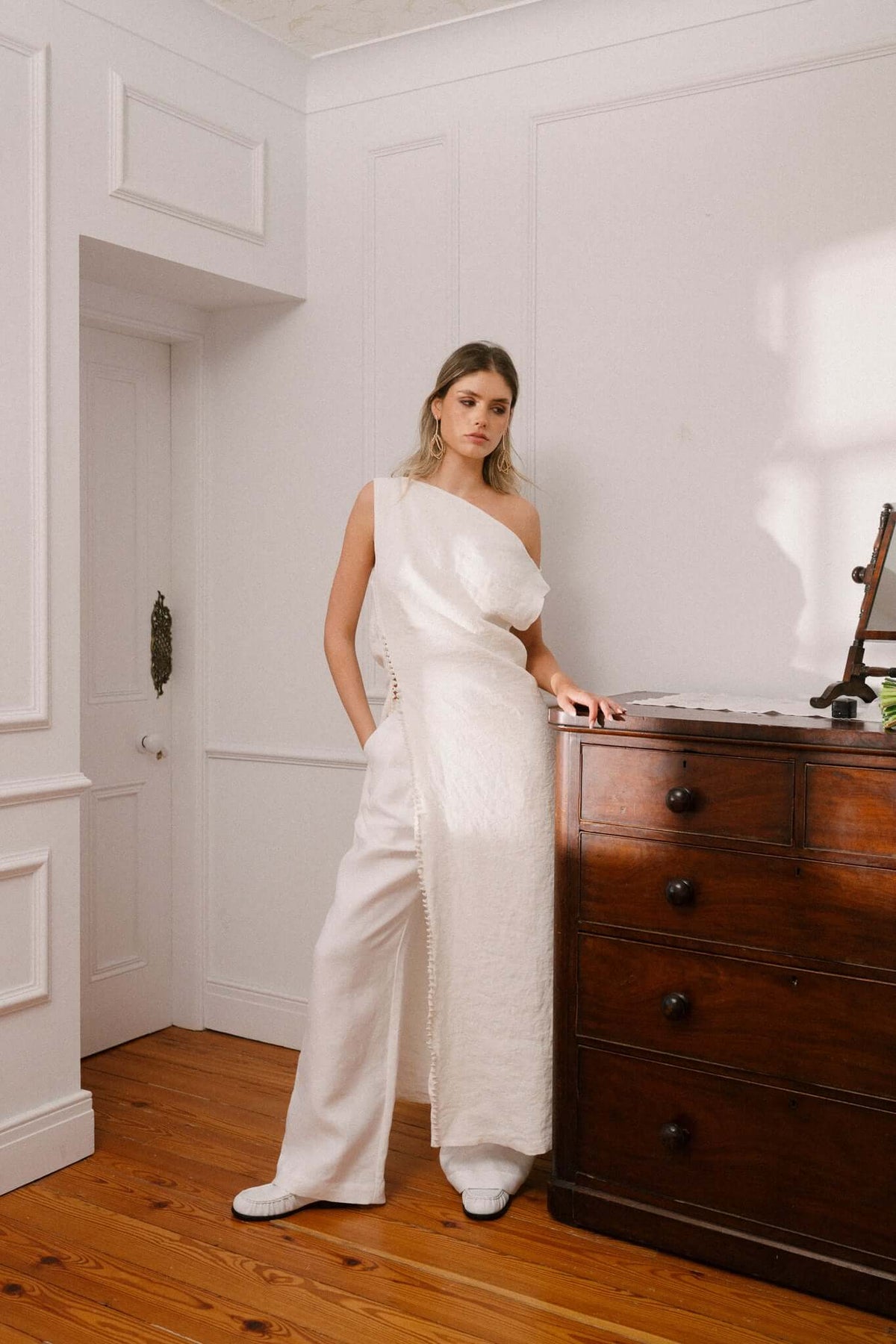 Hinneh Dress | Luxurious Linen Wedding Dress | Kindred of Ireland Hinneh Dress | Luxurious Linen Wedding Dress | Kindred of Ireland