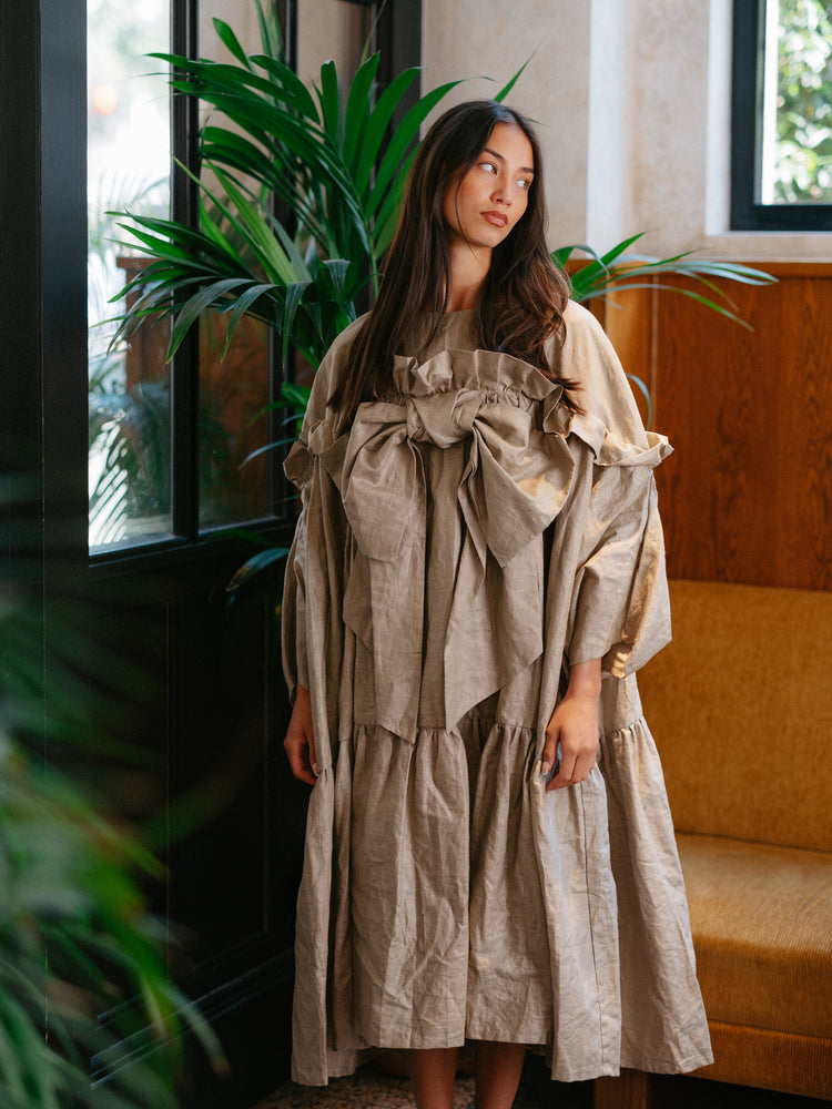 BOW DRESS | BEETLED TAUPE