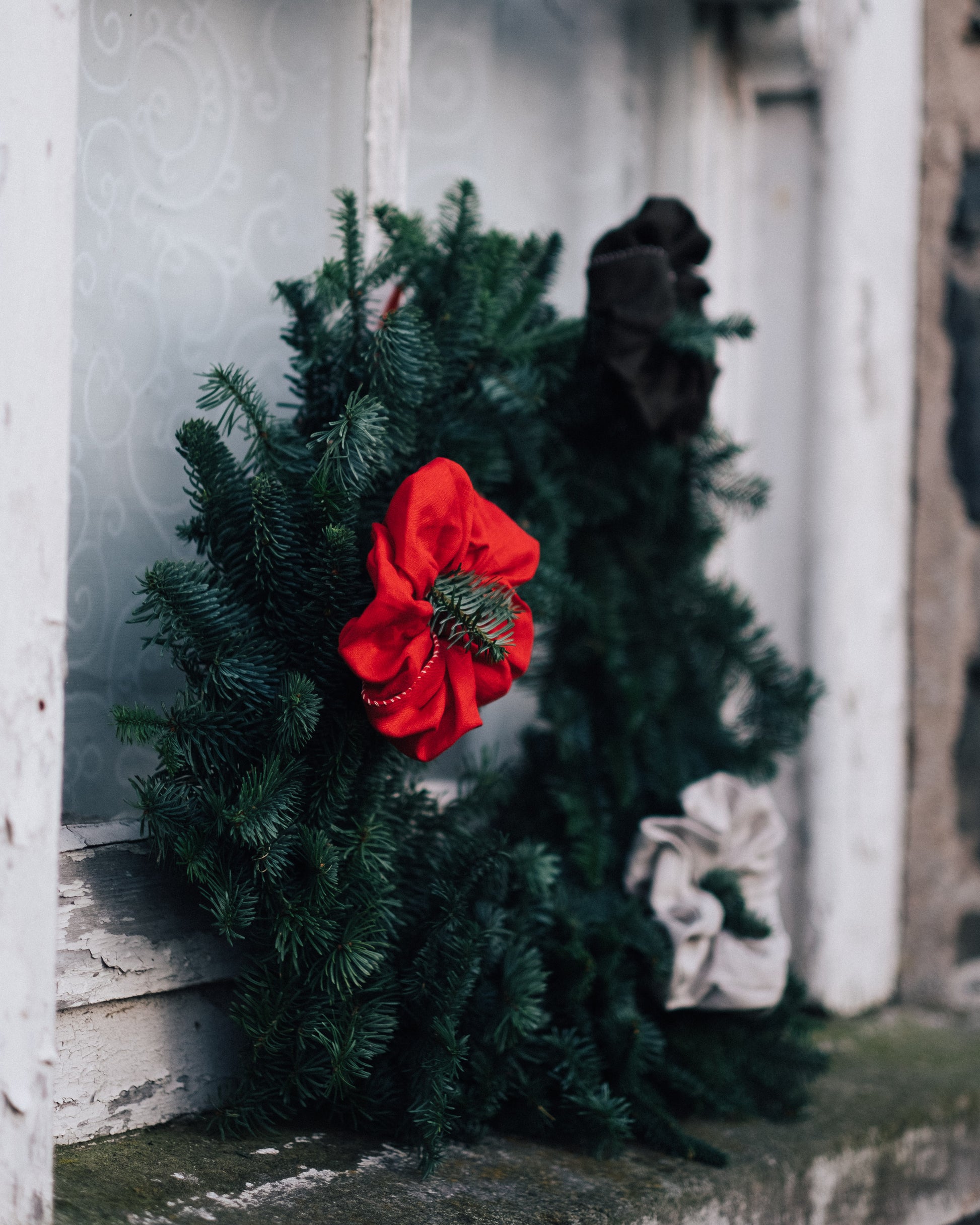 CHRISTMAS COMBO | Our Christmas Scrunchie Combo.- Poppy Red- Emerald Green- Oatmeal A festive pack of three limited edition scrunchies. A perfect stocking filler for your loved one or for you!Our scrunchies are made with soft Irish linen with loads of 'sc