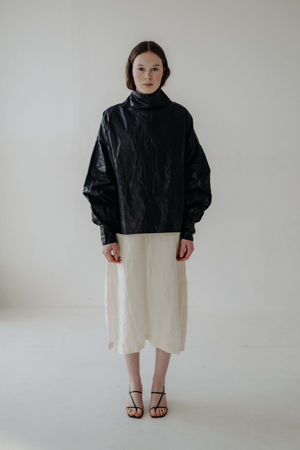 CADHLA | BLACK BEETLED LINEN | Our signature Cadlha shirt in a black beetled linen. Created with Beetled linen, a process unique to Ireland whereby the linen is pounded with wooden blocks for hours to achieve a sheen and crisp like feel. We source our lin