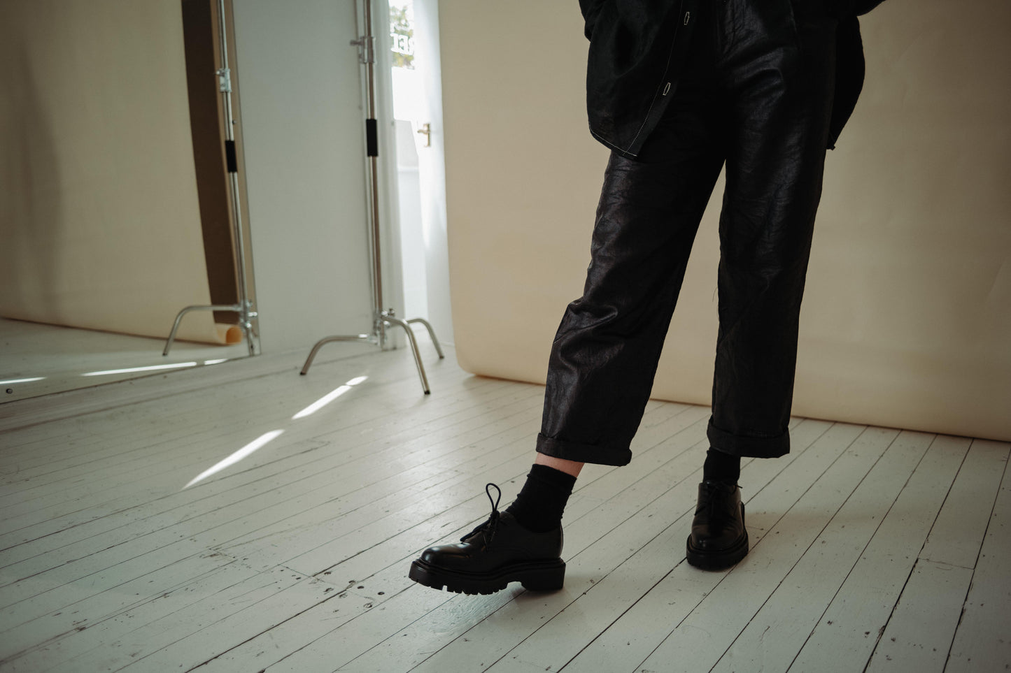 BLACK BEETLED TROUSER | Our classic tailored suit trouser in black beetled linen. A smart trouser, with a part elasticated waist which makes them easy to wear.